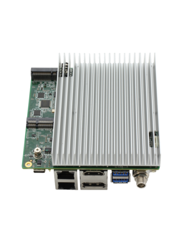 UP Squared Pro 7000。Intel Atom® x7425E